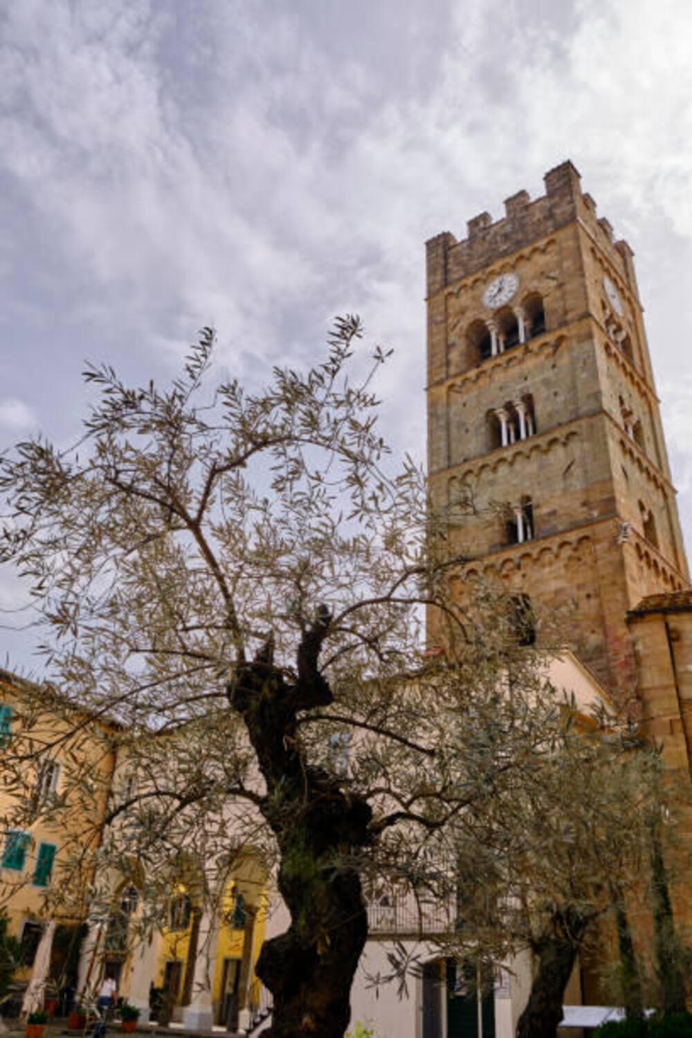 Campanile di una chiesa di Porcari