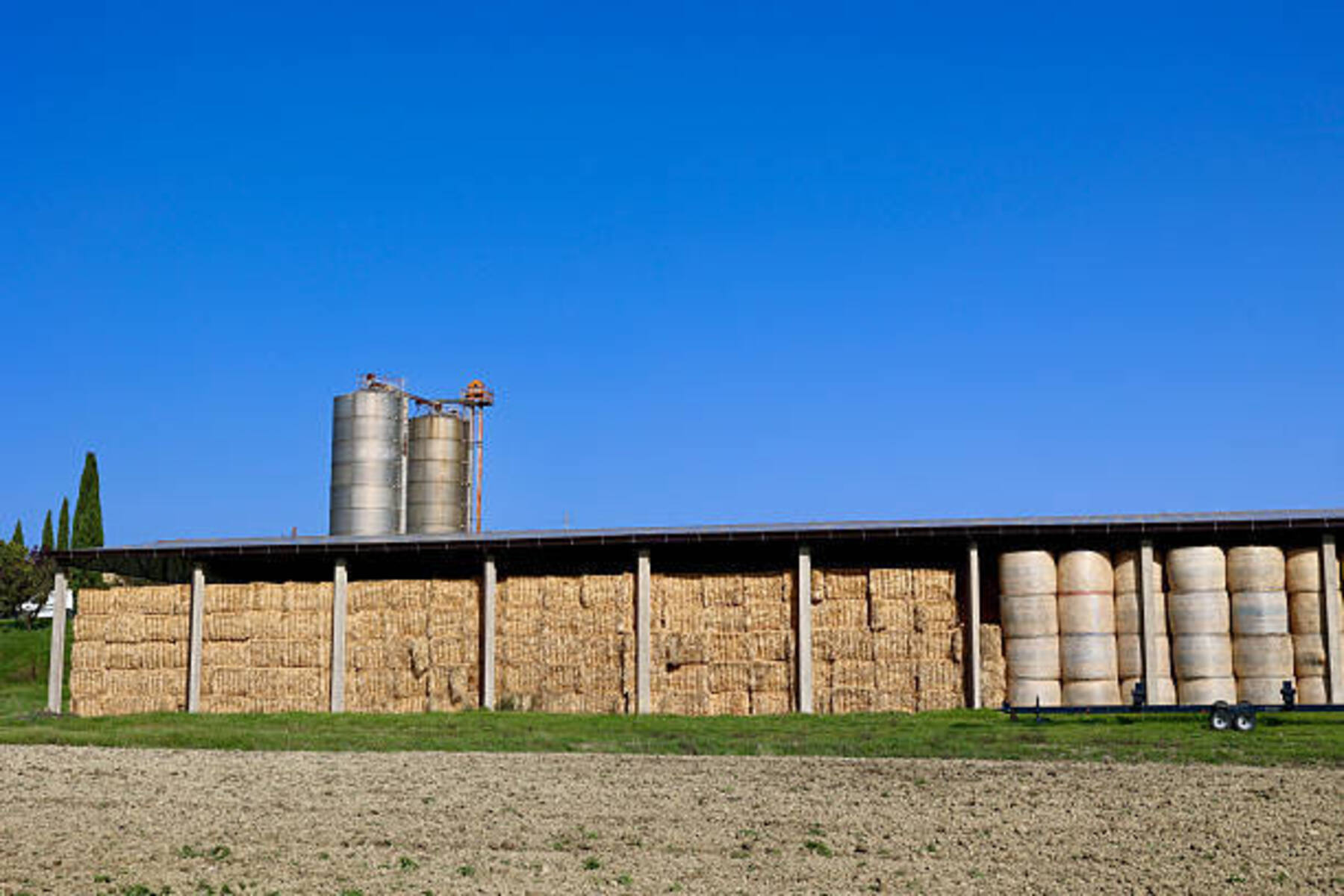 Deposito agricolo nella campagna lucchese
